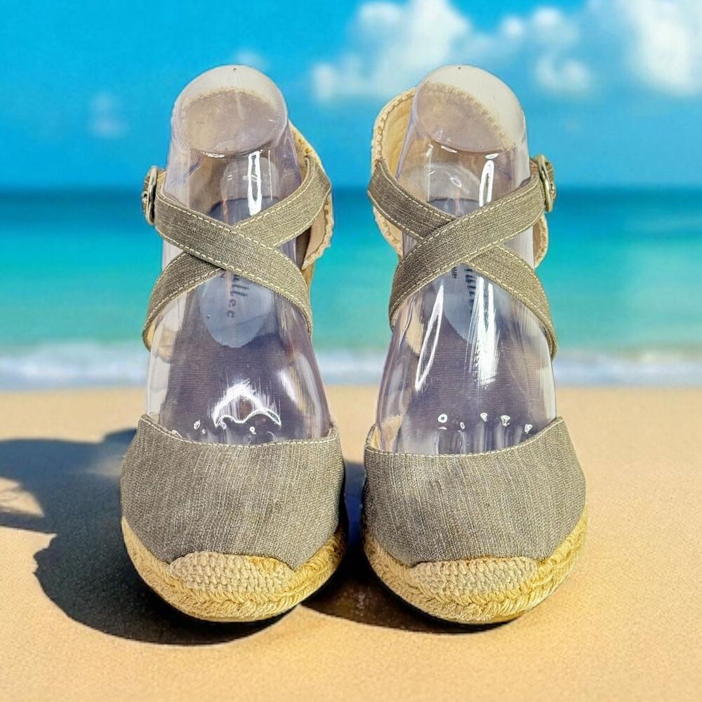 Bettye Muller Katy Bis Gray Espadrille Wedge Sandals. Size 41. US 10.